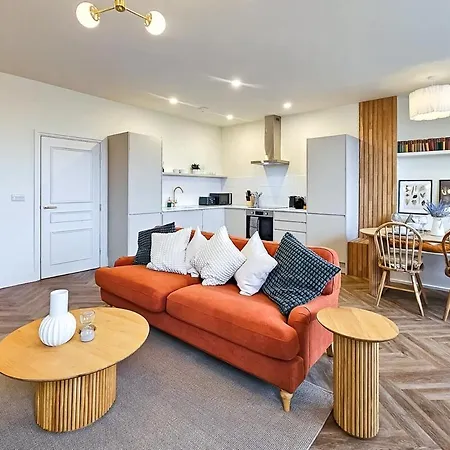 Luxury 2 Bed Townhouse Apartment, Centre דירה *