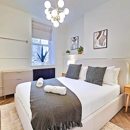 Luxury 2 Bed Townhouse Apartment, Centre דירה