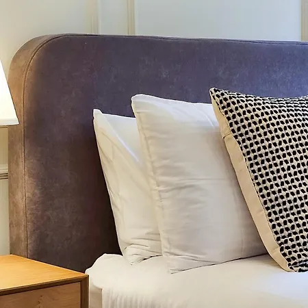 Luxury 2 Bed Townhouse Apartment, Centre *