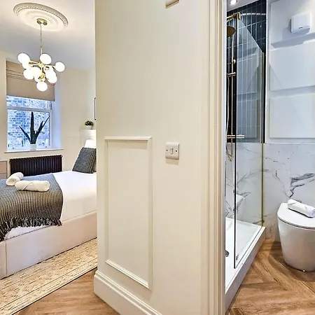 Luxury 2 Bed Townhouse Apartment, Centre