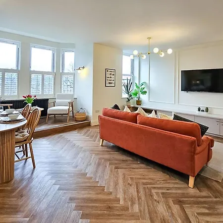 Luxury 2 Bed Townhouse Apartment, Centre *