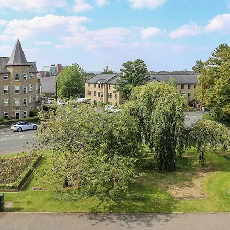 Luxury 2 Bed Townhouse Apartment, Centre *
