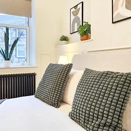 Luxury 2 Bed Townhouse Apartment, Centre *