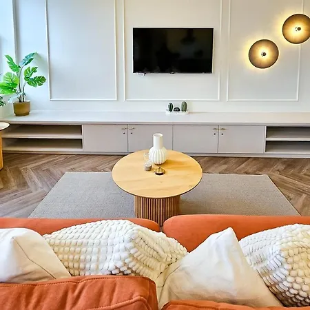 Luxury 2 Bed Townhouse Apartment, Centre شقة *